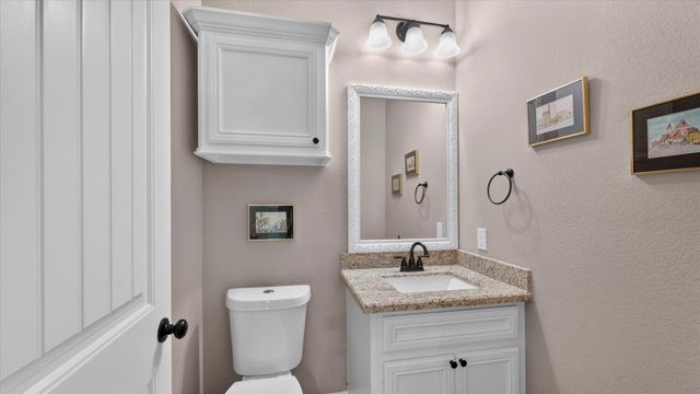 2504 W Green Briar Drive, Huntsville, TX 77340