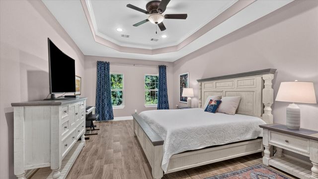 2504 W Green Briar Drive, Huntsville, TX 77340