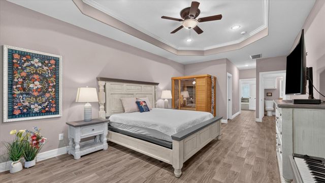 2504 W Green Briar Drive, Huntsville, TX 77340