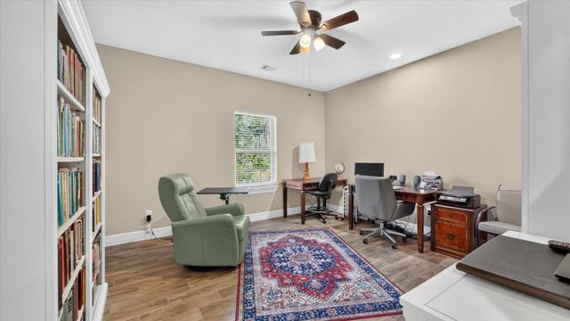 2504 W Green Briar Drive, Huntsville, TX 77340