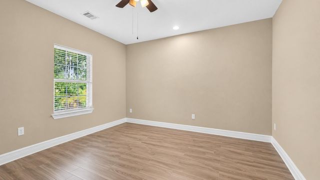 2504 W Green Briar Drive, Huntsville, TX 77340
