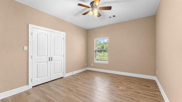 2504 W Green Briar Drive, Huntsville, TX 77340