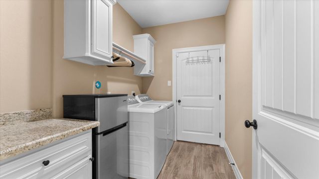 2504 W Green Briar Drive, Huntsville, TX 77340