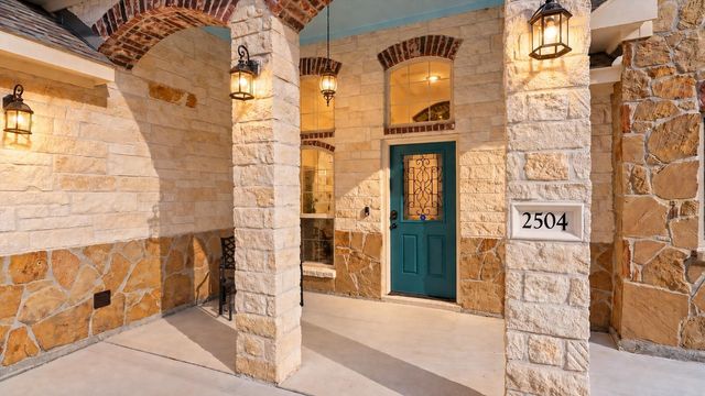 2504 W Green Briar Drive, Huntsville, TX 77340