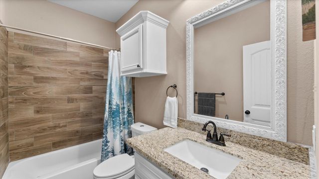 2504 W Green Briar Drive, Huntsville, TX 77340