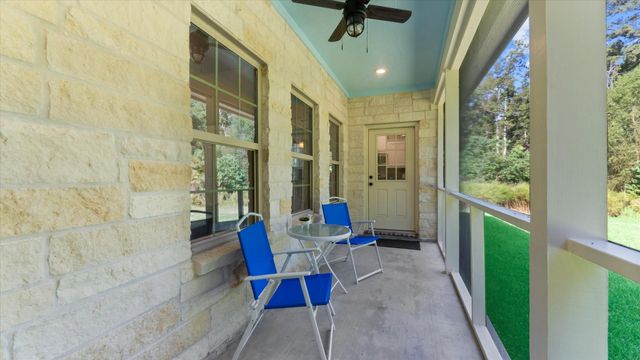 2504 W Green Briar Drive, Huntsville, TX 77340