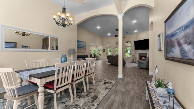 2504 W Green Briar Drive, Huntsville, TX 77340