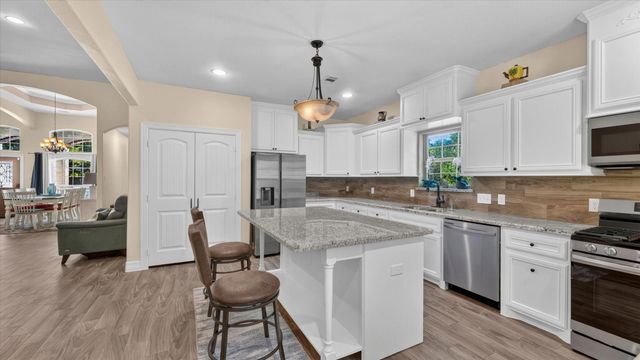 2504 W Green Briar Drive, Huntsville, TX 77340