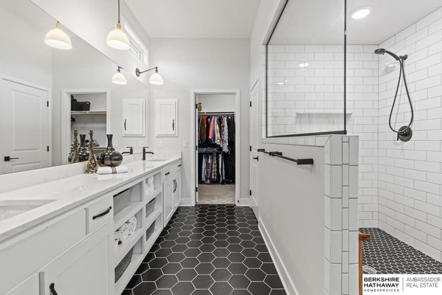 21757 G Street, Elkhorn, NE 68022