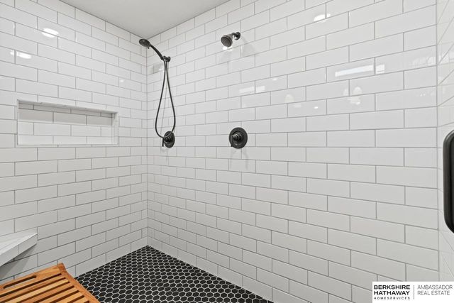 21757 G Street, Elkhorn, NE 68022