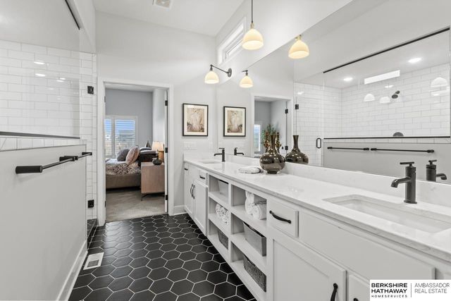 21757 G Street, Elkhorn, NE 68022