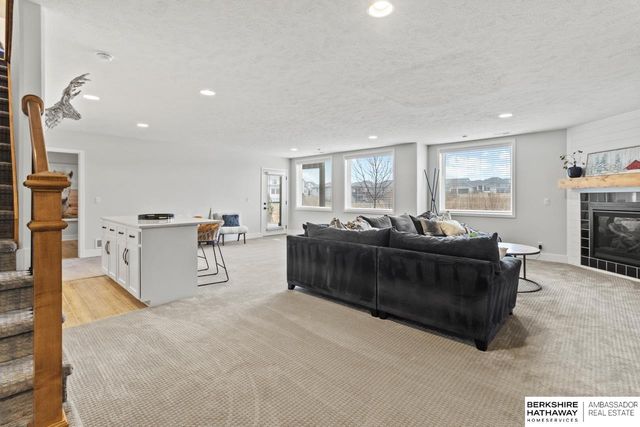 21757 G Street, Elkhorn, NE 68022