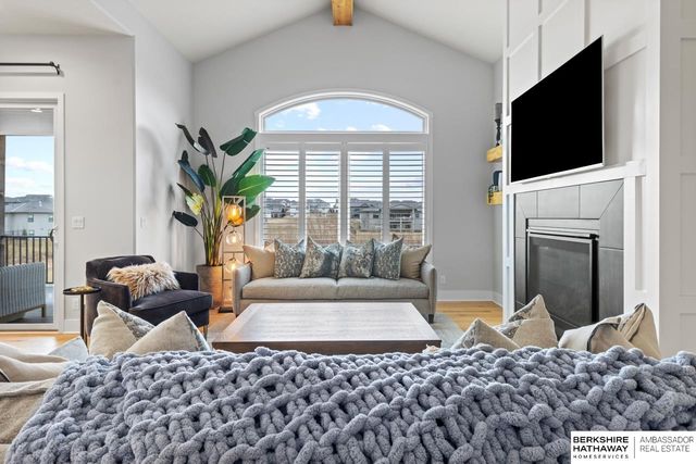 21757 G Street, Elkhorn, NE 68022