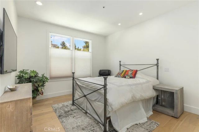 11805 Henley Lane, Los Angeles, CA 90077