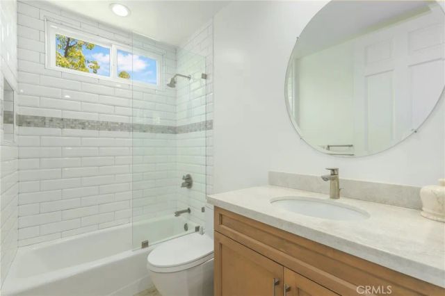 11805 Henley Lane, Los Angeles, CA 90077