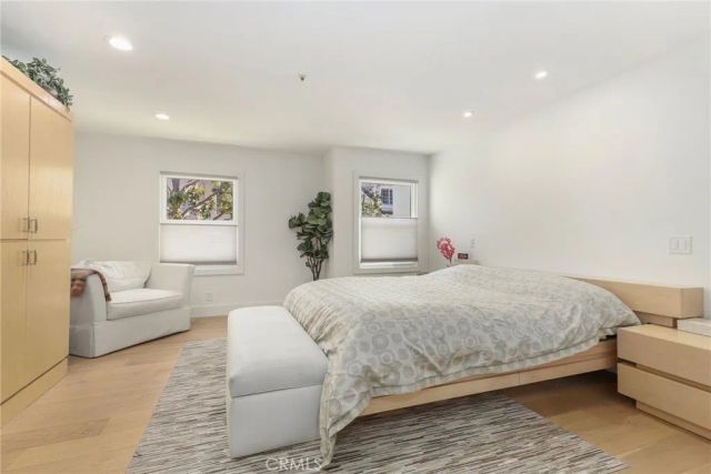 11805 Henley Lane, Los Angeles, CA 90077
