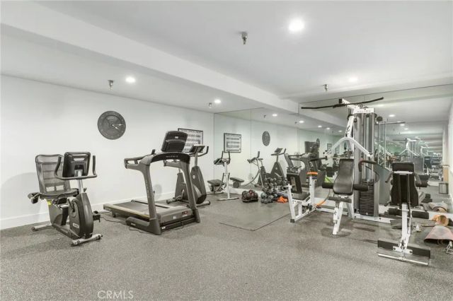 11805 Henley Lane, Los Angeles, CA 90077