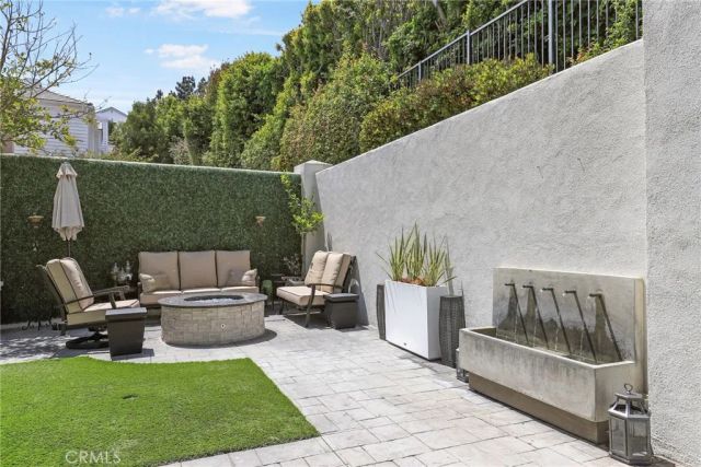 11805 Henley Lane, Los Angeles, CA 90077