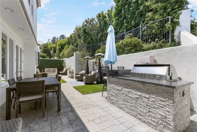 11805 Henley Lane, Los Angeles, CA 90077