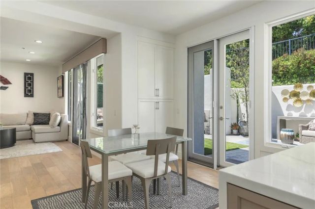 11805 Henley Lane, Los Angeles, CA 90077