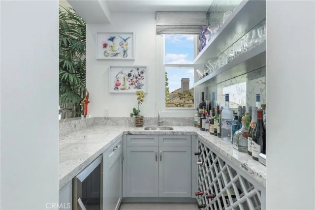 11805 Henley Lane, Los Angeles, CA 90077