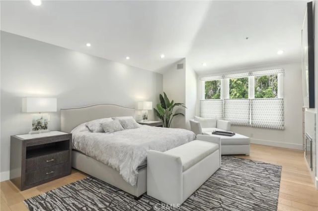 11805 Henley Lane, Los Angeles, CA 90077