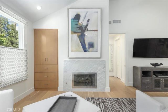11805 Henley Lane, Los Angeles, CA 90077