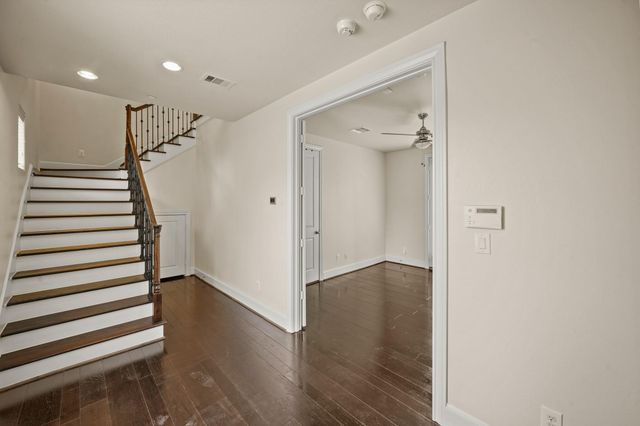 2003 Covent Garden Station, Houston, TX 77045