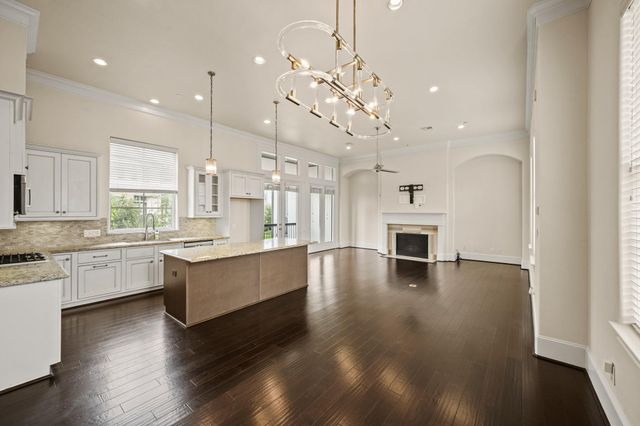 2003 Covent Garden Station, Houston, TX 77045