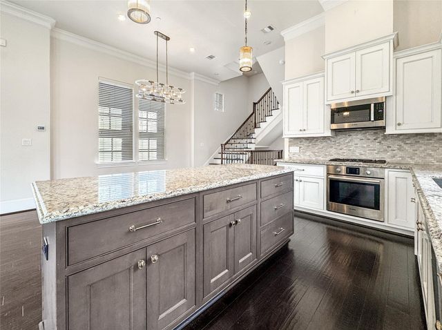 2003 Covent Garden Station, Houston, TX 77045