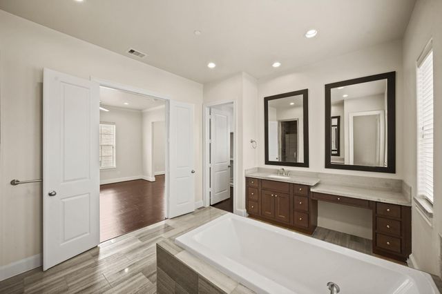 2003 Covent Garden Station, Houston, TX 77045