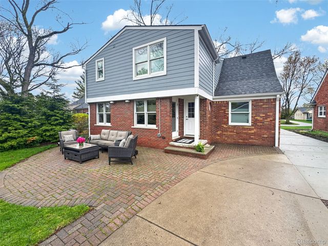 16265 Locherbie Avenue, Beverly Hills Village, MI 48025