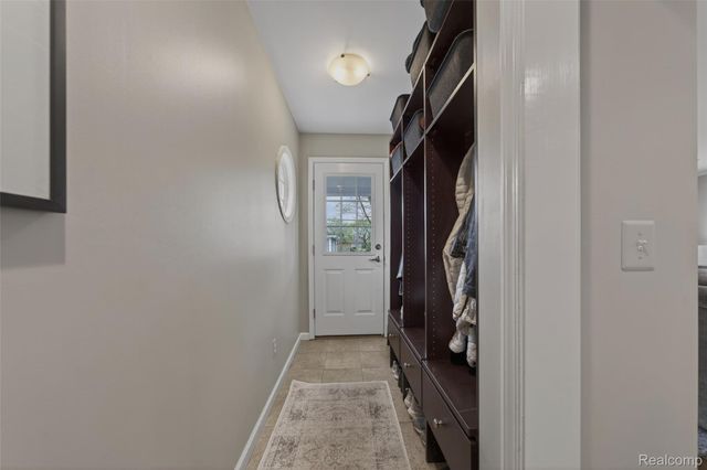 16265 Locherbie Avenue, Beverly Hills Village, MI 48025