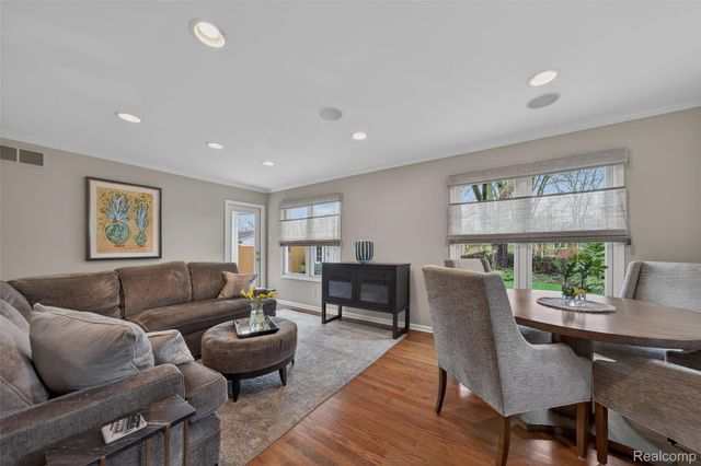 16265 Locherbie Avenue, Beverly Hills Village, MI 48025