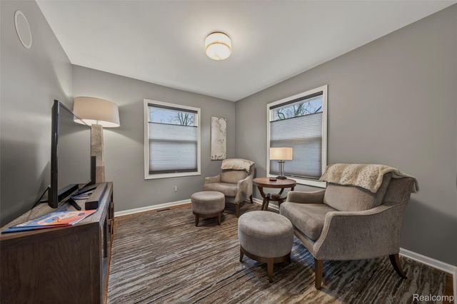 16265 Locherbie Avenue, Beverly Hills Village, MI 48025