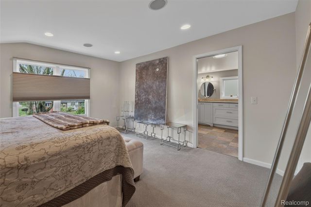 16265 Locherbie Avenue, Beverly Hills Village, MI 48025