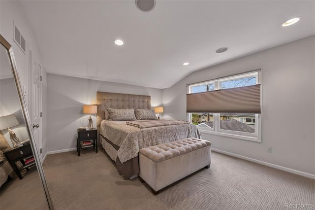 16265 Locherbie Avenue, Beverly Hills Village, MI 48025