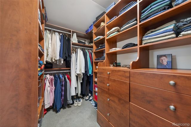 16265 Locherbie Avenue, Beverly Hills Village, MI 48025