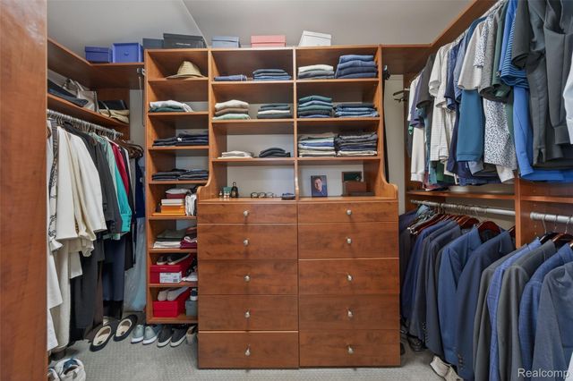 16265 Locherbie Avenue, Beverly Hills Village, MI 48025