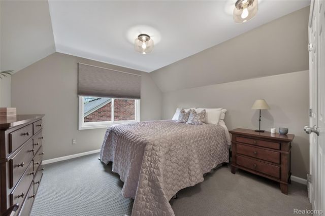 16265 Locherbie Avenue, Beverly Hills Village, MI 48025