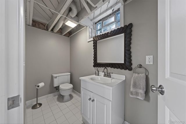 16265 Locherbie Avenue, Beverly Hills Village, MI 48025