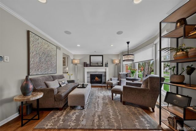 16265 Locherbie Avenue, Beverly Hills Village, MI 48025