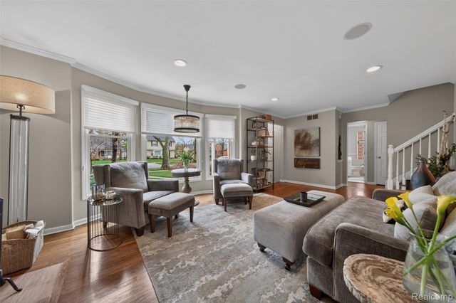 16265 Locherbie Avenue, Beverly Hills Village, MI 48025