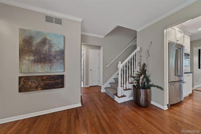 16265 Locherbie Avenue, Beverly Hills Village, MI 48025