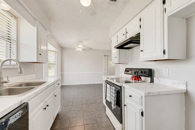 817 Eastridge Circle, Red Oak, TX 75154