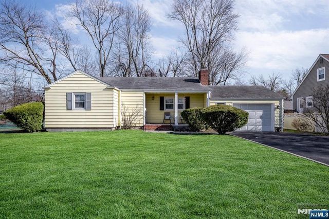 704 Evans Street, Paramus, NJ 07652