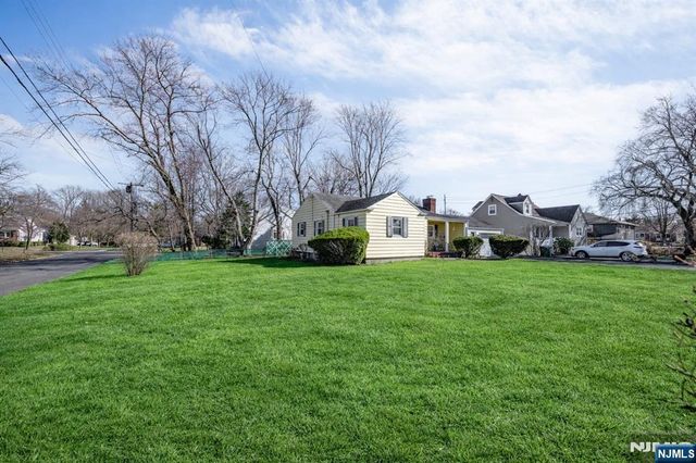 704 Evans Street, Paramus, NJ 07652