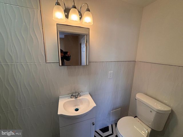 5817 N 15TH ST, Philadelphia, PA 19141