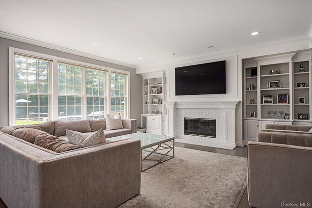 37 Legends Circle, Melville, NY 11747