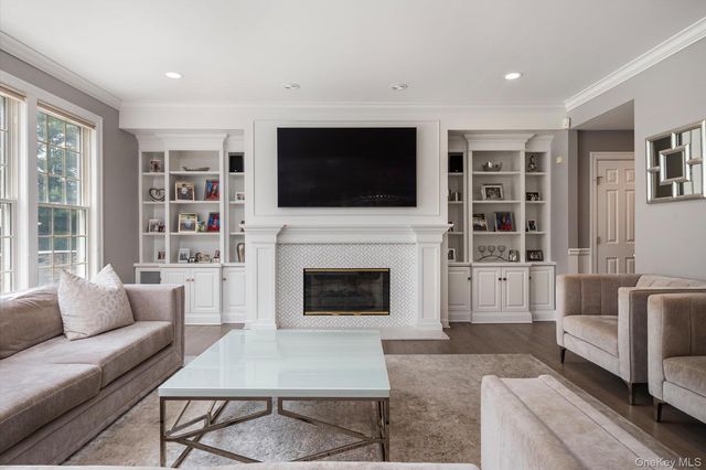 37 Legends Circle, Melville, NY 11747